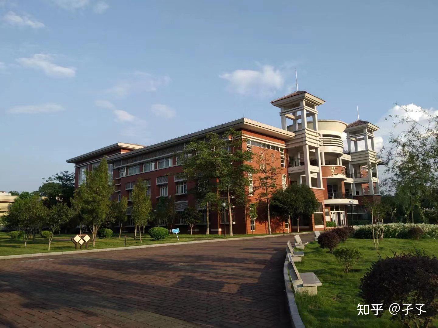 韶关市第一中学的宿舍是怎么样的?很多人说这几年景气不好是真的吗?