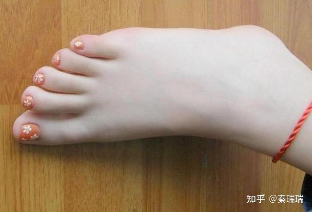 女生什么样的脚最好看呢? - 知乎