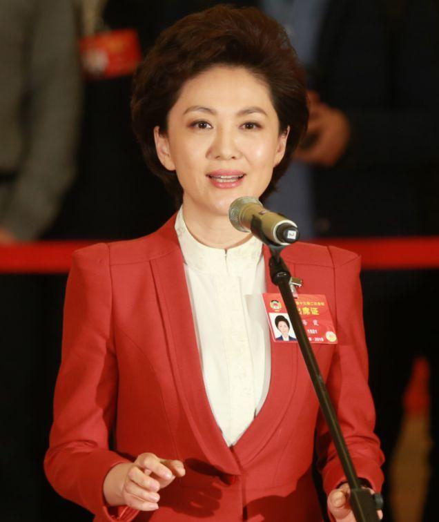 央视主持人海霞,老公原来是大名鼎鼎的他,女儿颜值比妈还高 - 知乎