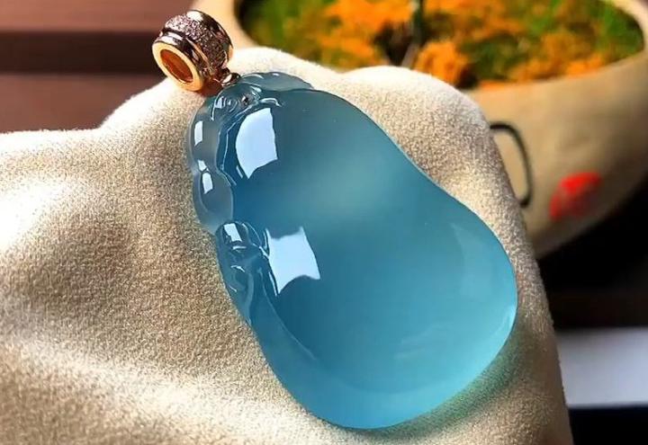 哈轩翡翠」高颜值的天青冻酷似天空蓝翡翠，普通人该如何分辨？ - 知乎