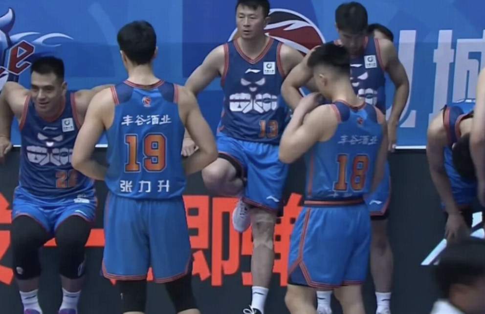 如何评价 CBA 25-26 赛季四川队 0 胜 42 负结束赛季？他们是故意一场不赢吗？