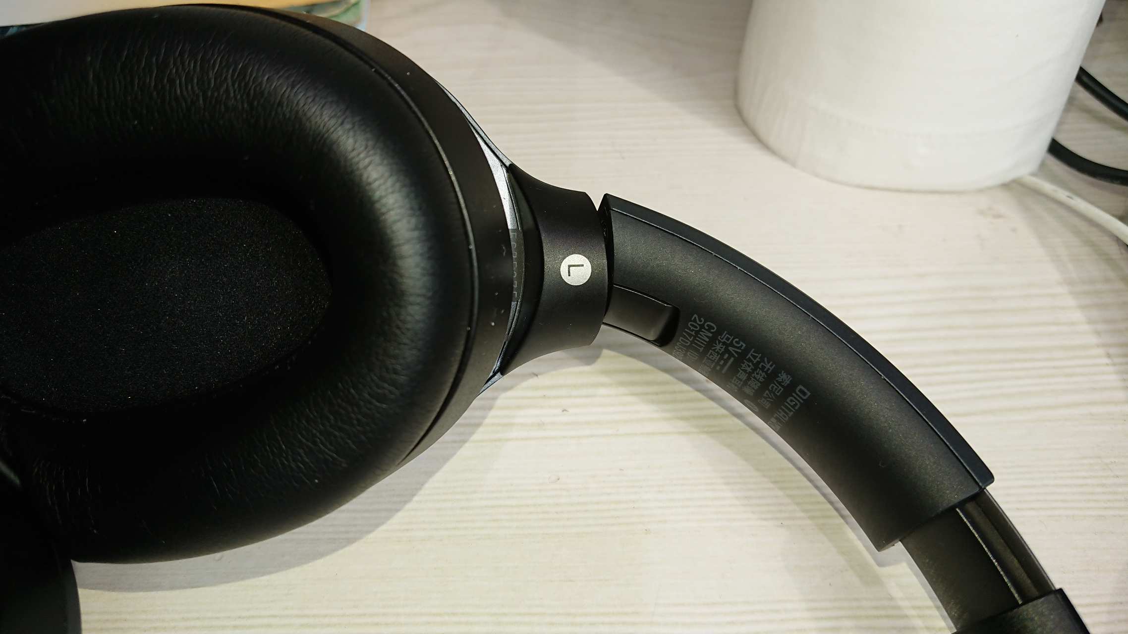 索尼mdr-xb950b1能折叠吗?