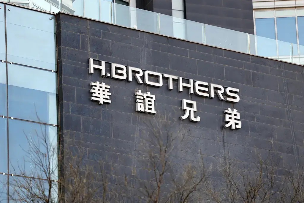 华谊兄弟被正式申请破产，什么是压垮这头影视「骆驼」的最后一根稻草？其兴衰历程给行业带来哪些警示？