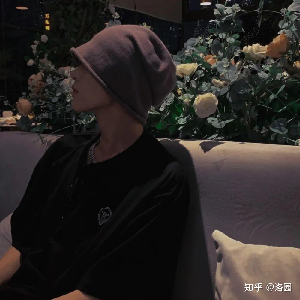 有没有看起来伤心绝望的头像男女都行不要真人的