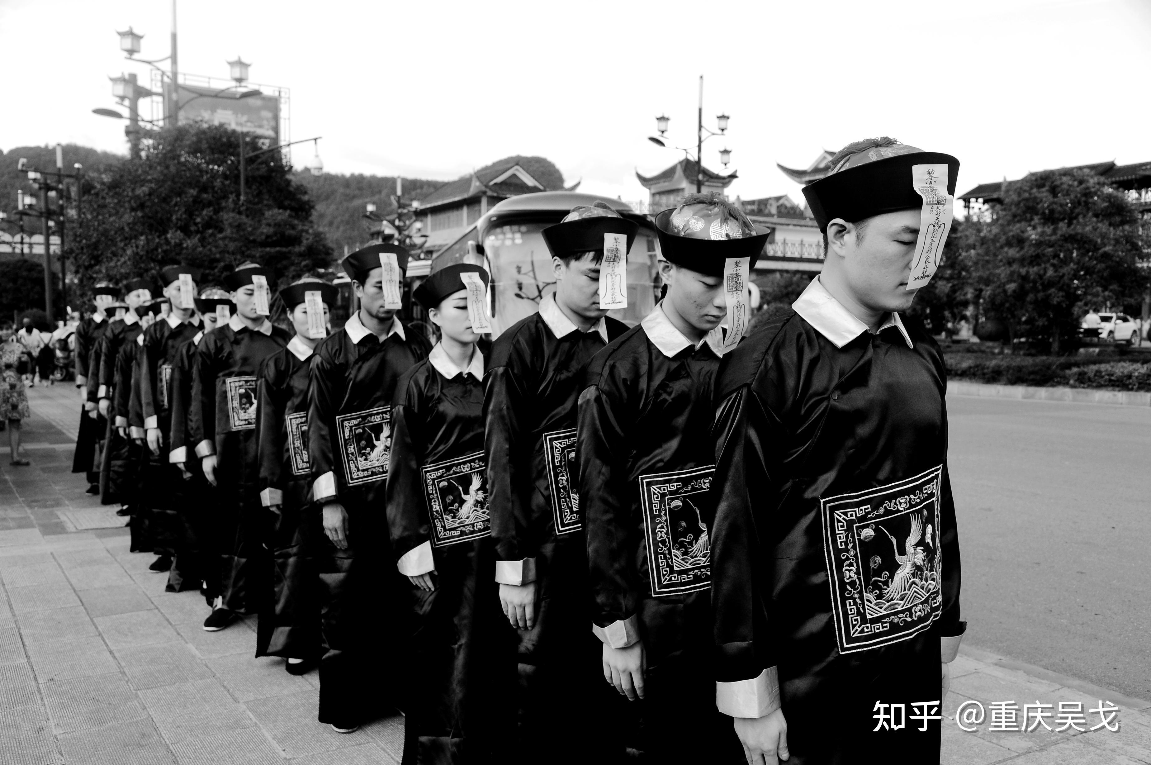 中国的僵尸为何都是一副清朝官员打扮