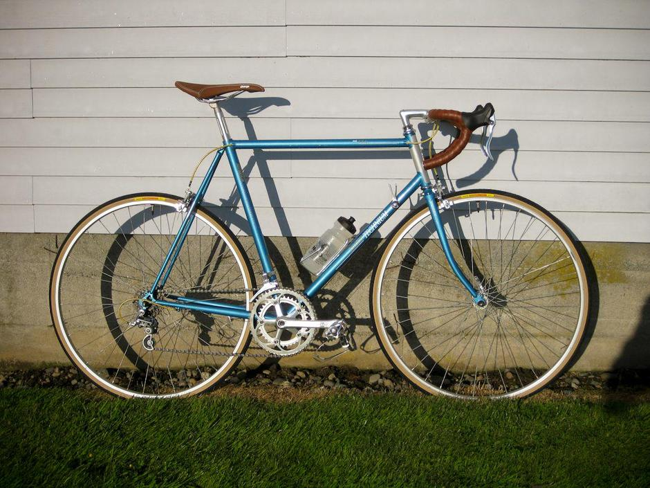 现代自行车运动经历了那些巨大的技术革新?