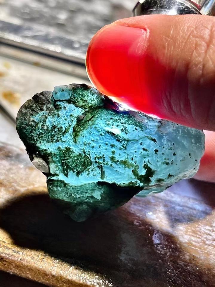 翡翠赌石有什么秘决吗?有什么好的方法来判断翡翠赌石的好坏? - 知乎