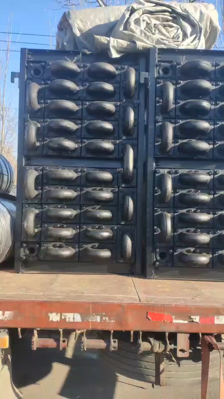 省煤器两台装车铸铁省煤器锅炉省煤器锅炉铸铁省煤器铸铁省煤器管