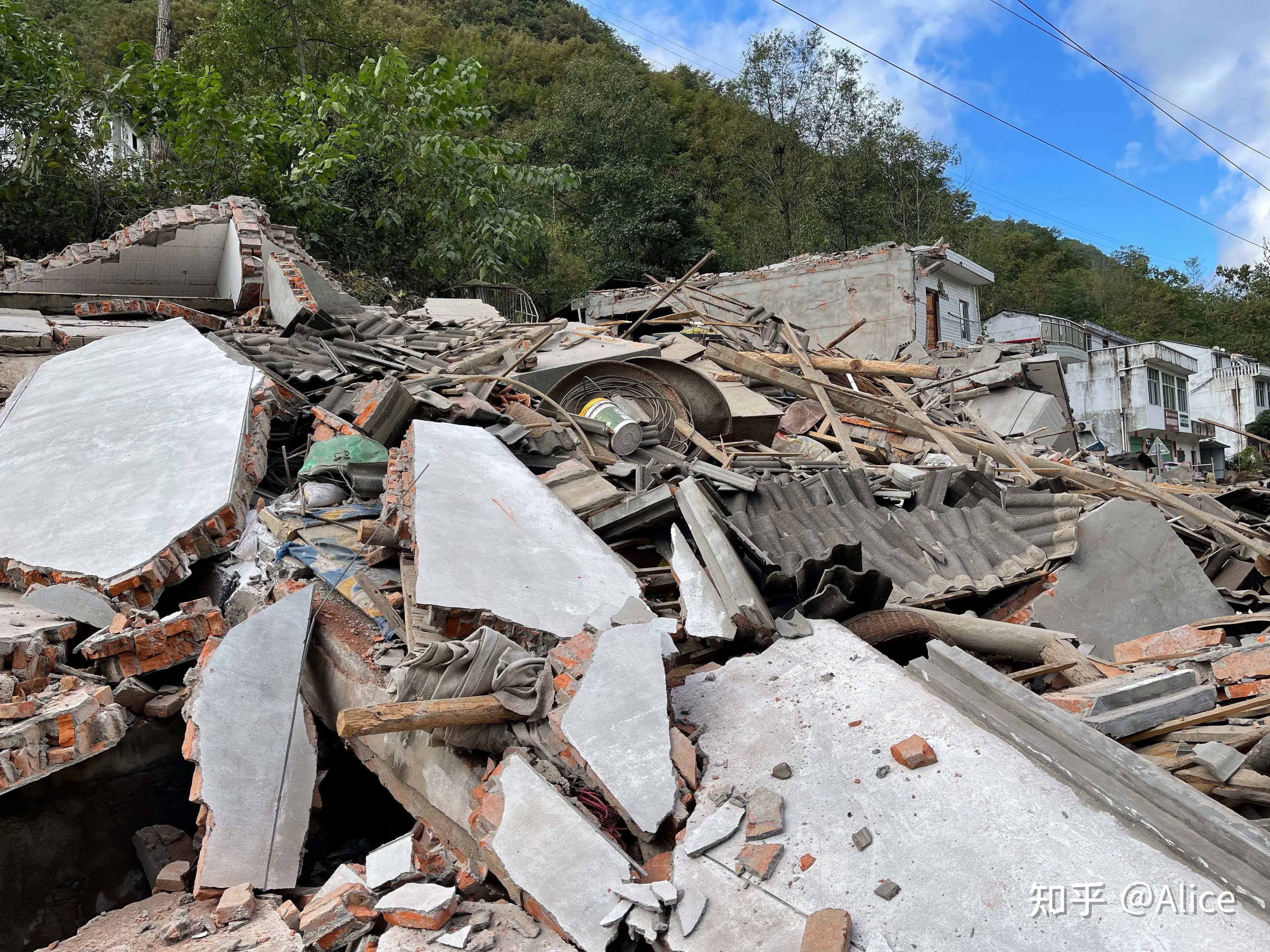 6月1日四川雅安蘆山發生61級地震已致4死41傷目前當地情況如何