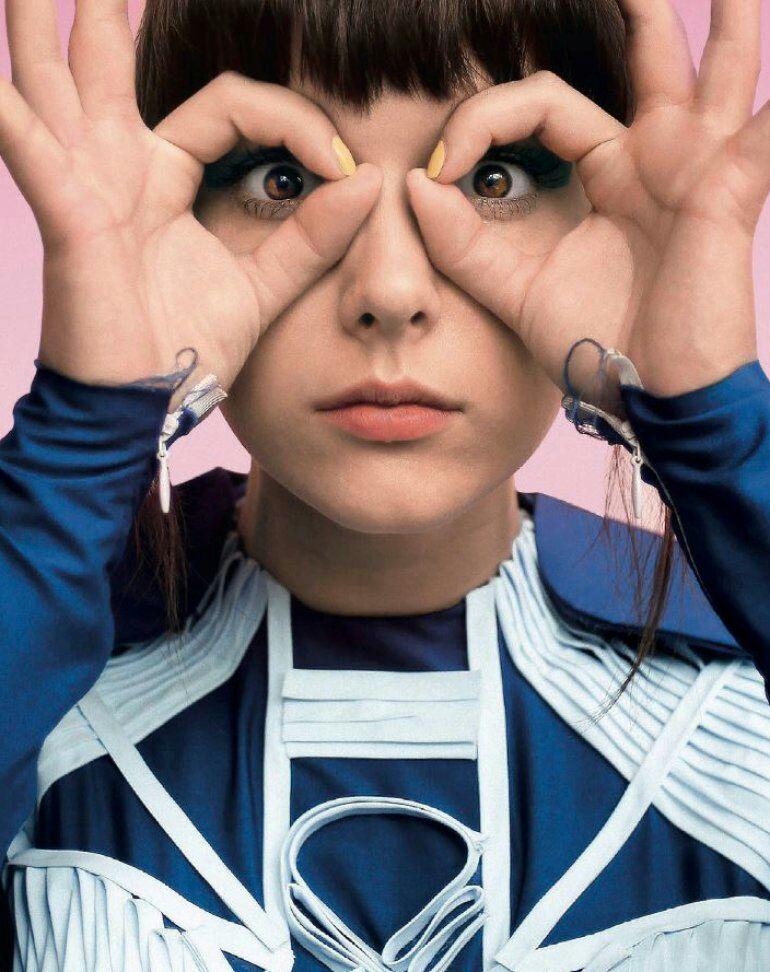 巫师3血与酒中欧立安娜唱的歌lullaby of woe现实中的女声歌手是谁啊?