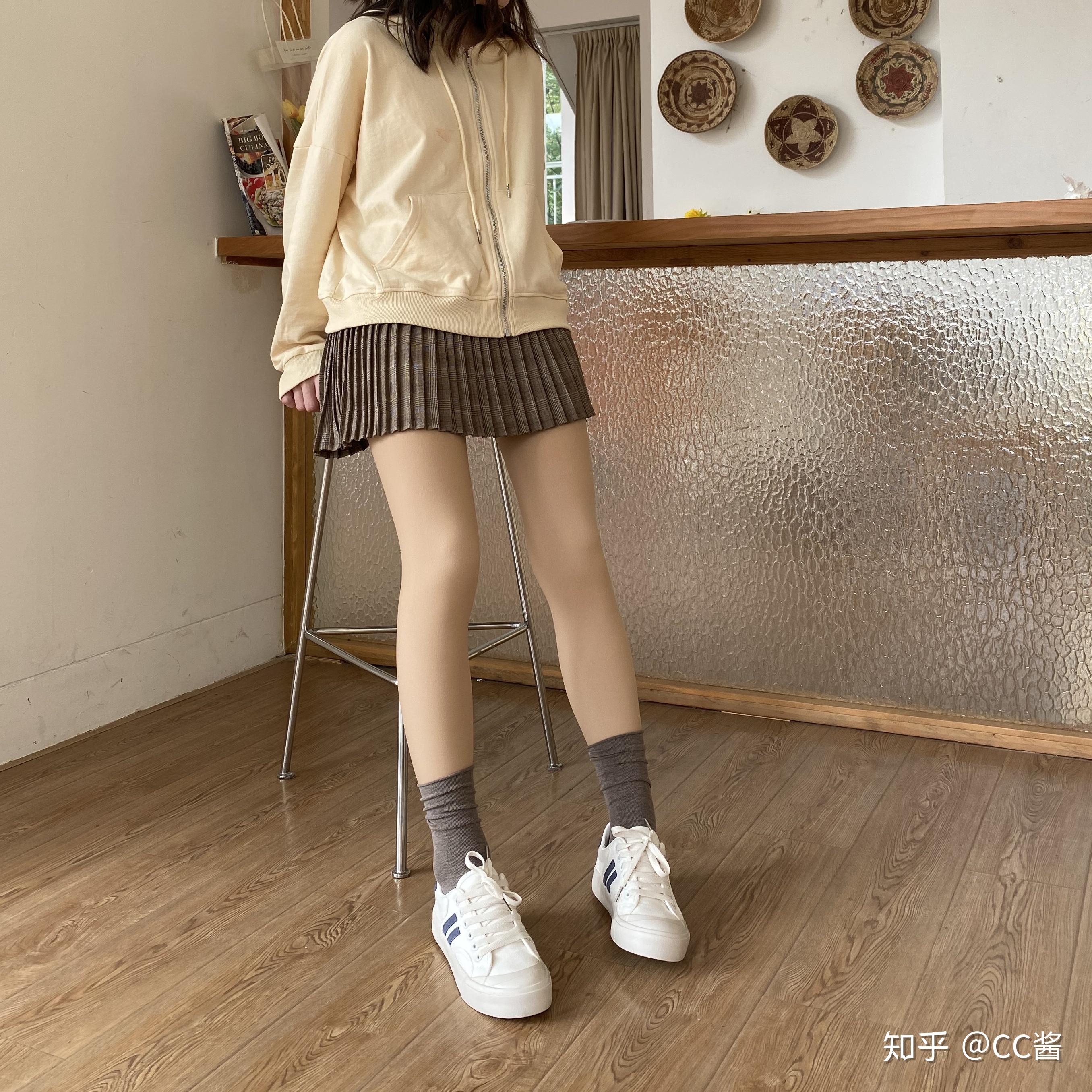 小姐姐们请问有没有光腿神器推荐呀?不要假白要自然显瘦点的!