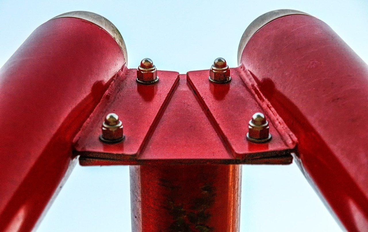 2. 隔板稳固连接