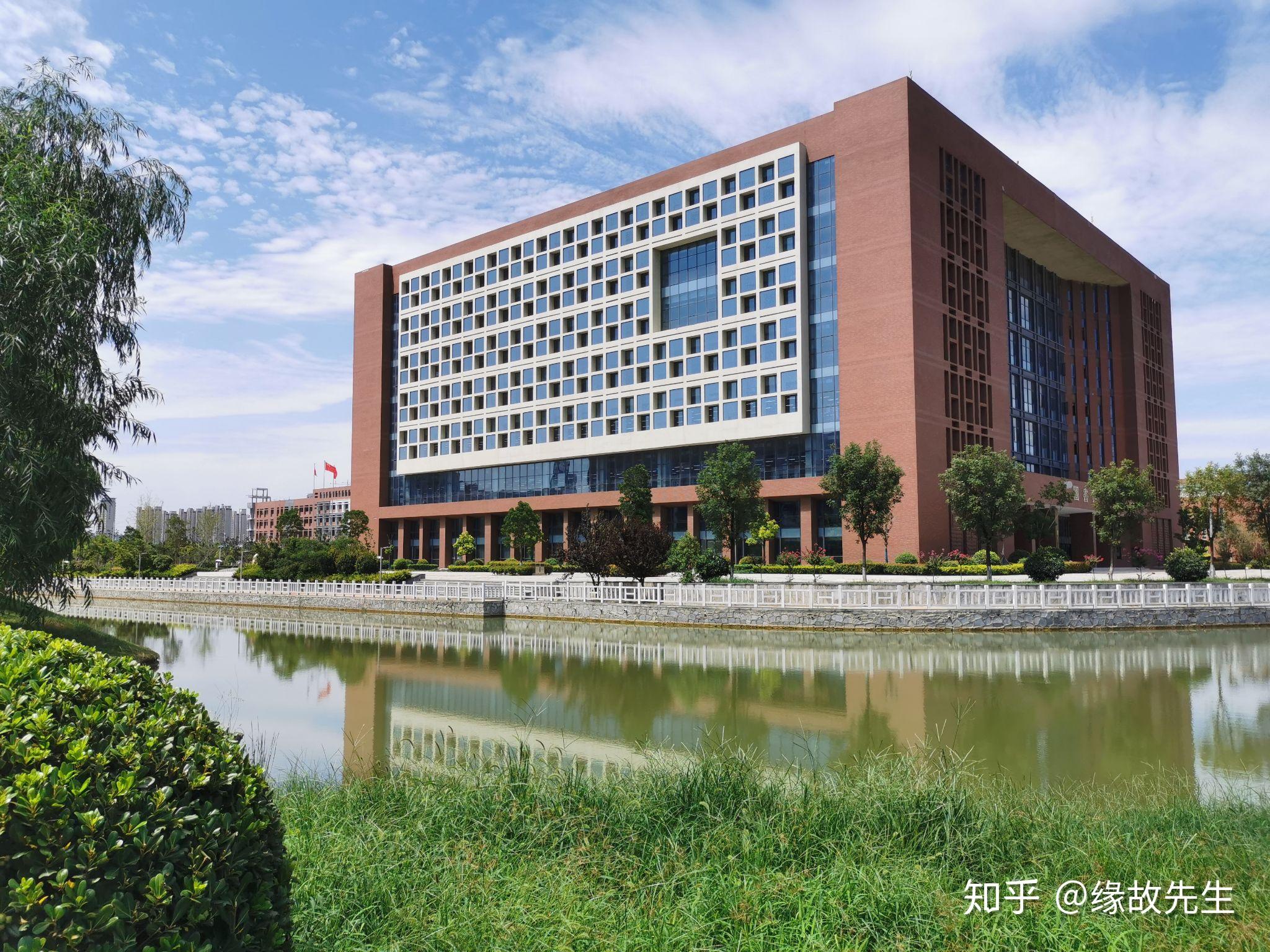 可以发一些郑州航空工业管理学院的图片吗?