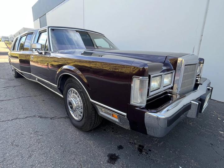 1988年林肯town car加长版