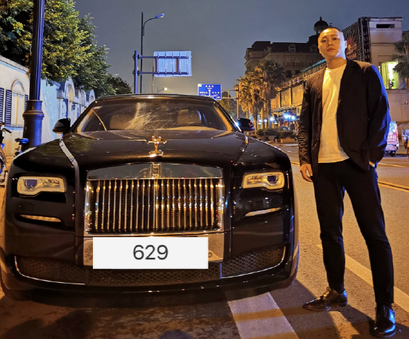 刘二狗太狂,走红毯走散打前面被逼退网!散打哥给2w圆梦真人秀。 - 知乎