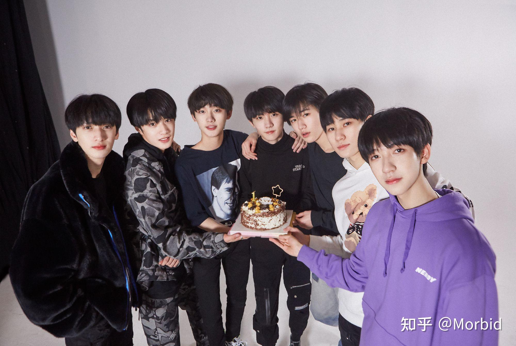 能不能给个马嘉祺或者tnt团的锁屏壁纸啊各位谢谢谢谢