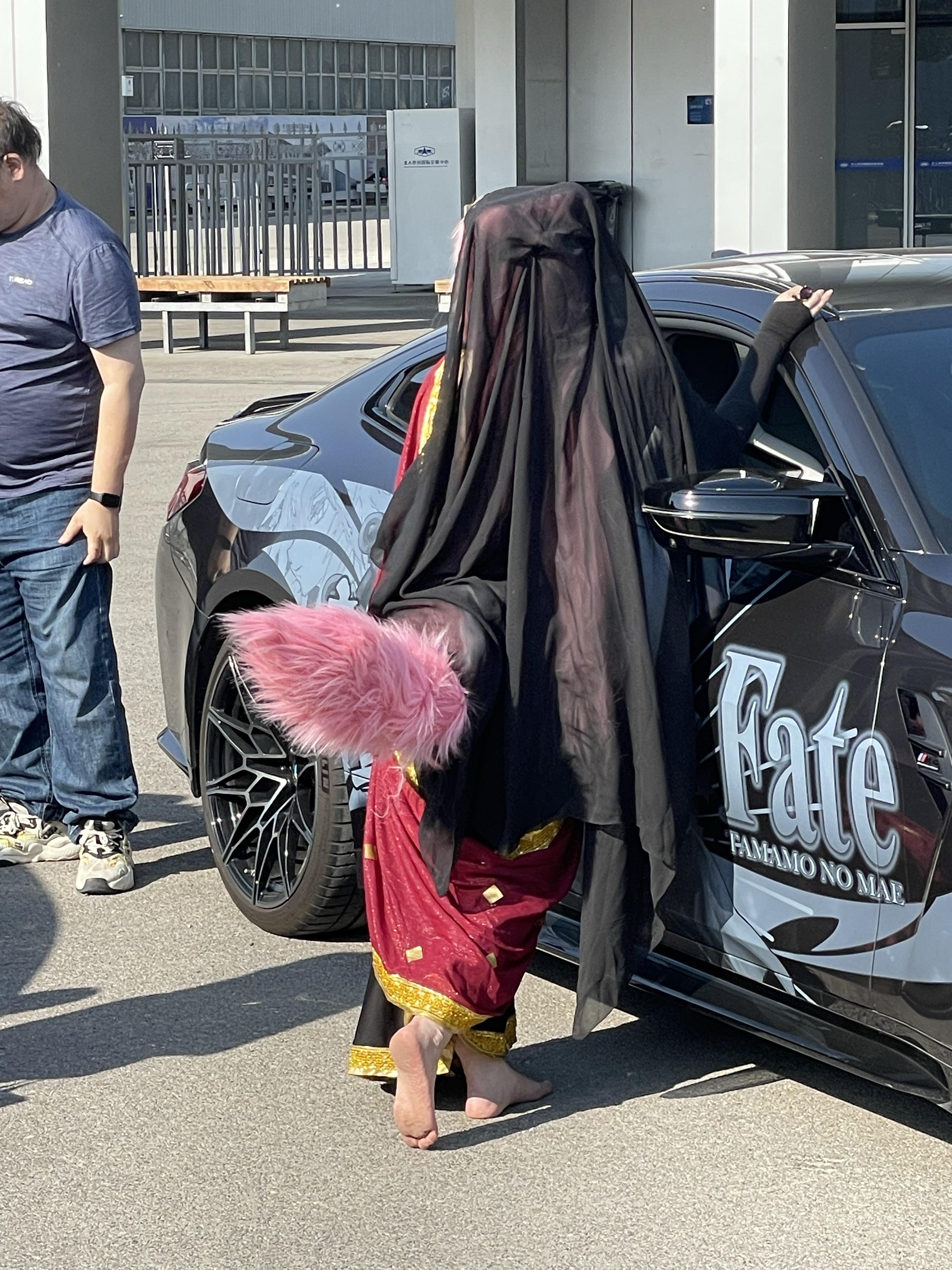 像去漫展要出光着脚的角色,一般都是怎么办?