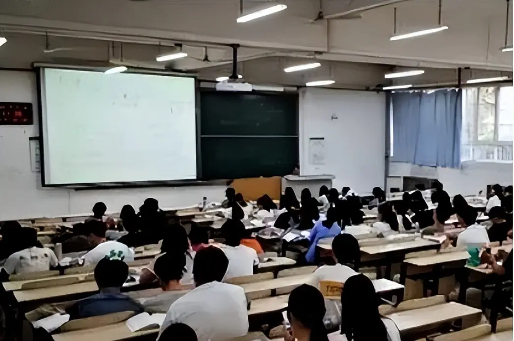 一位大学老师称「课堂已死」，如何看待当前大学课堂的困境与未来走向？