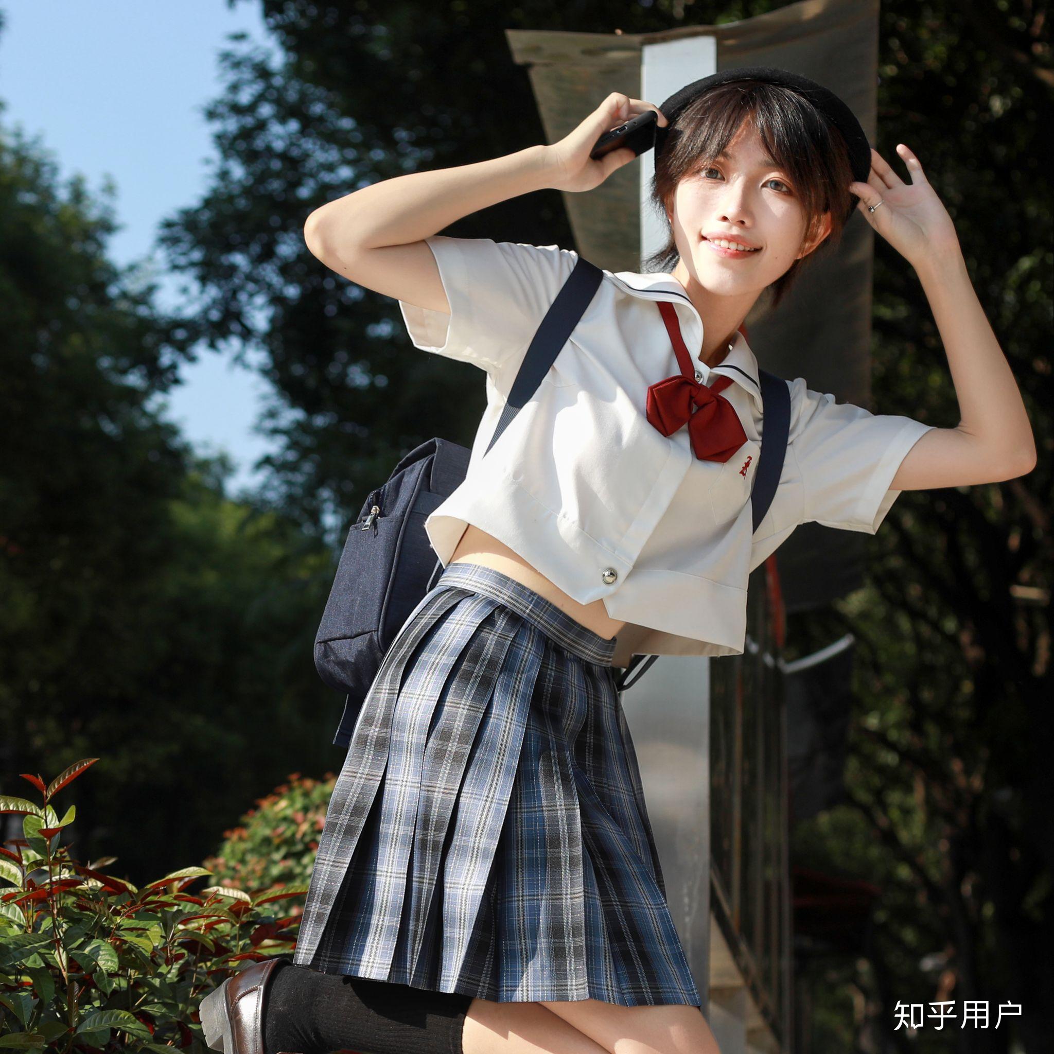 短发穿lo裙或jk制服真的好看吗