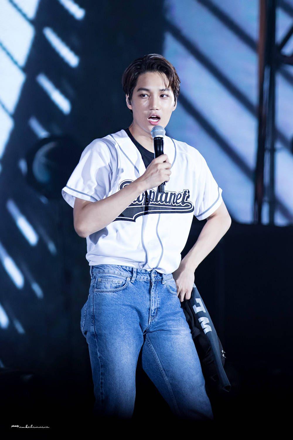 茶蛋(exo)有哪些好看的打歌服/演唱会/mv服装? - 知乎