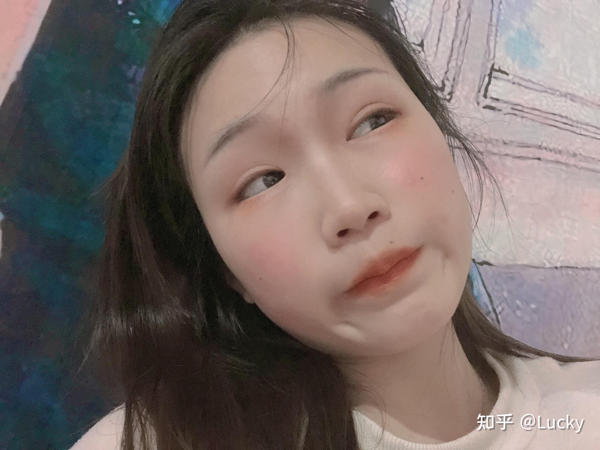 求解:下巴有两个窝是什么东西? - 知乎