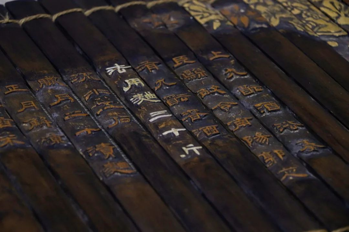 桃花作曲奏响古井贡酒真善美乐章