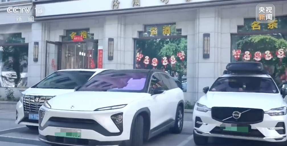 我国乘用车 12 年增重近 400 公斤，新能源车疯狂堆电池，有车企电池包重达七八百公斤，减重会成为新趋势吗？
