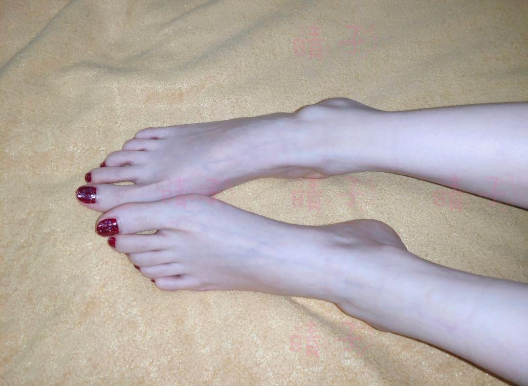 14岁女孩的脚脚趾图片