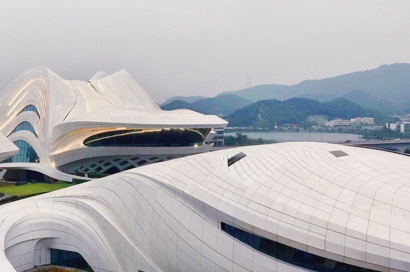 如何评价扎哈·哈迪德建筑事务所设计的长沙梅溪湖大剧院? - 知乎