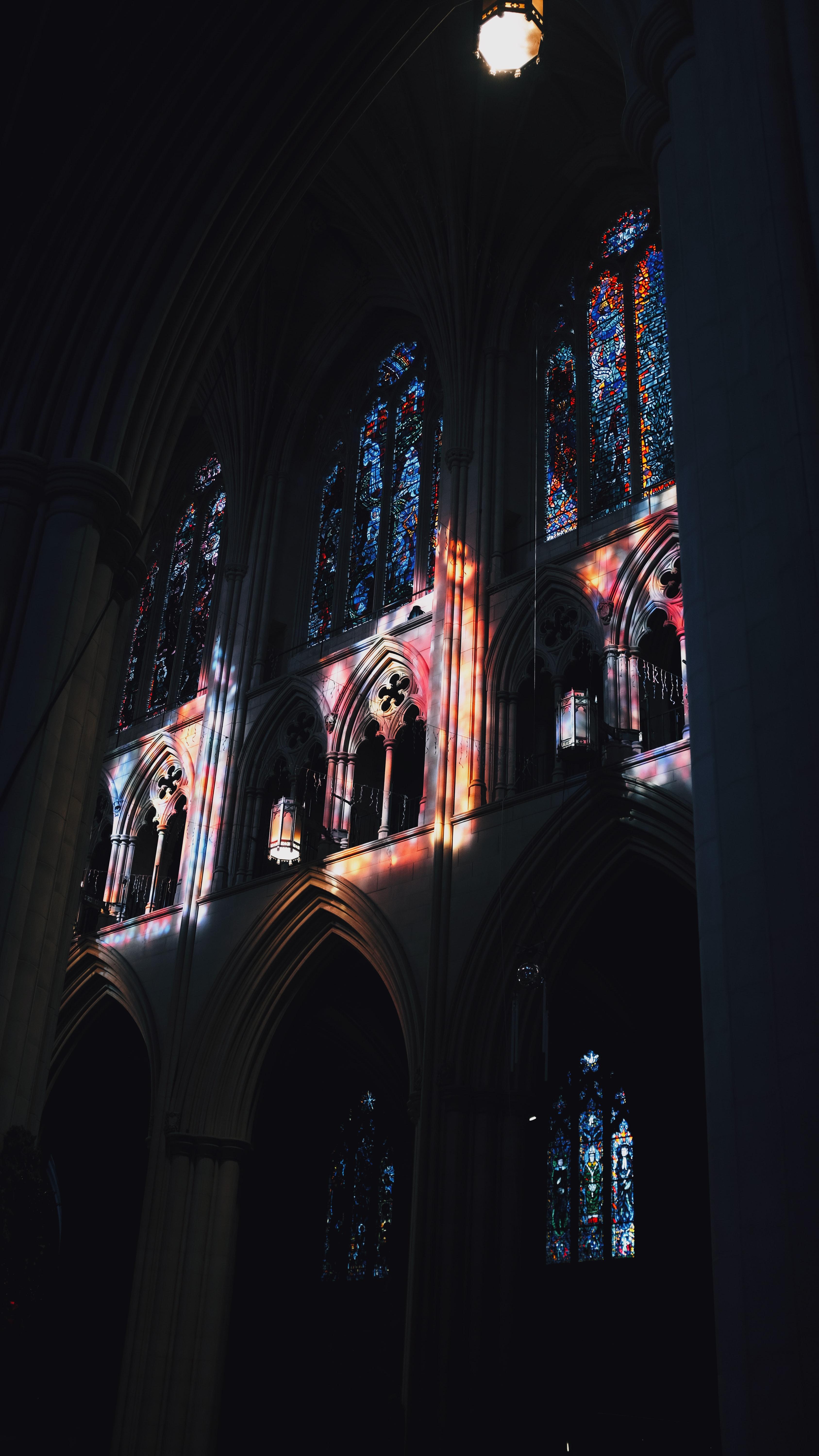 教堂观赏指南 | 玻璃花窗——光影交融下的曼妙灵魂