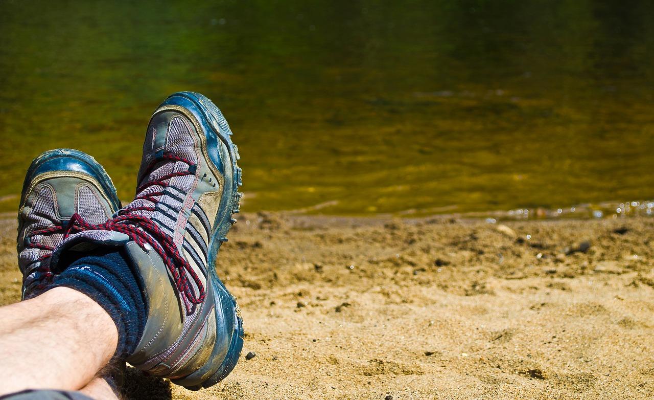 2. 轻便透气设计