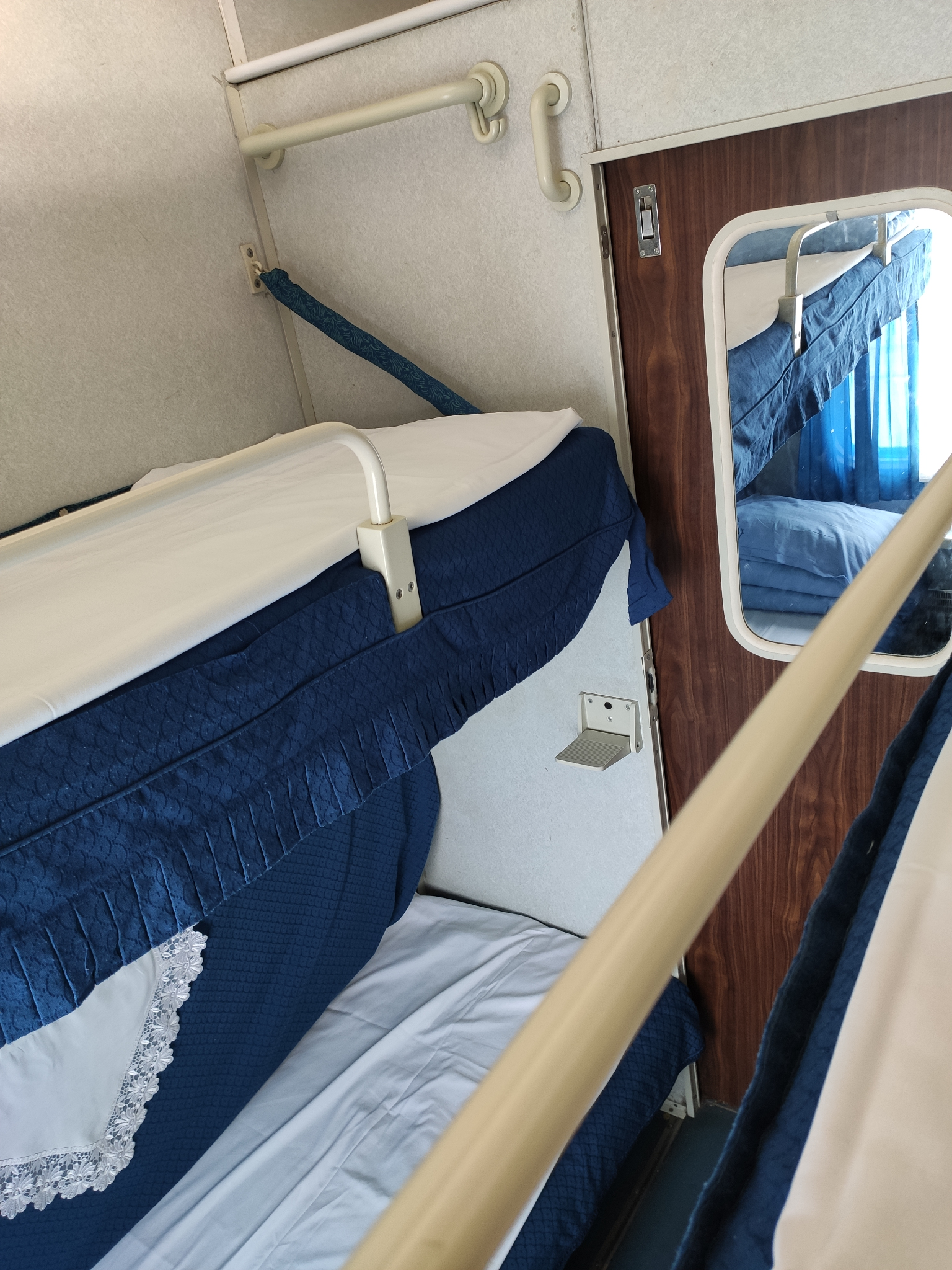 中国火车软卧是什么样子的? - 知乎