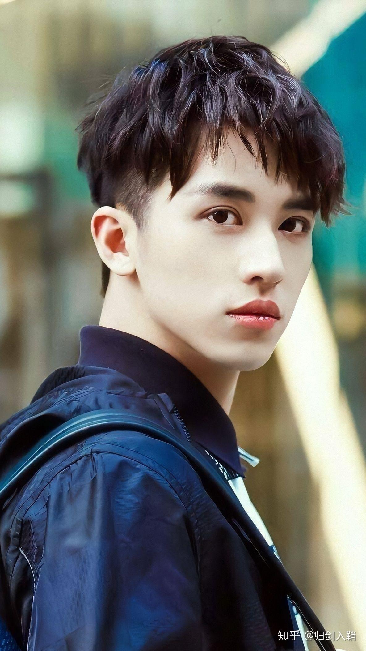 如何评价歌手总决赛许魏洲帮唱吉克隽逸?