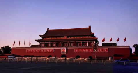 每个中国人都知道天安门,你可知道地安门?——“消失的北京地安门” - 知乎