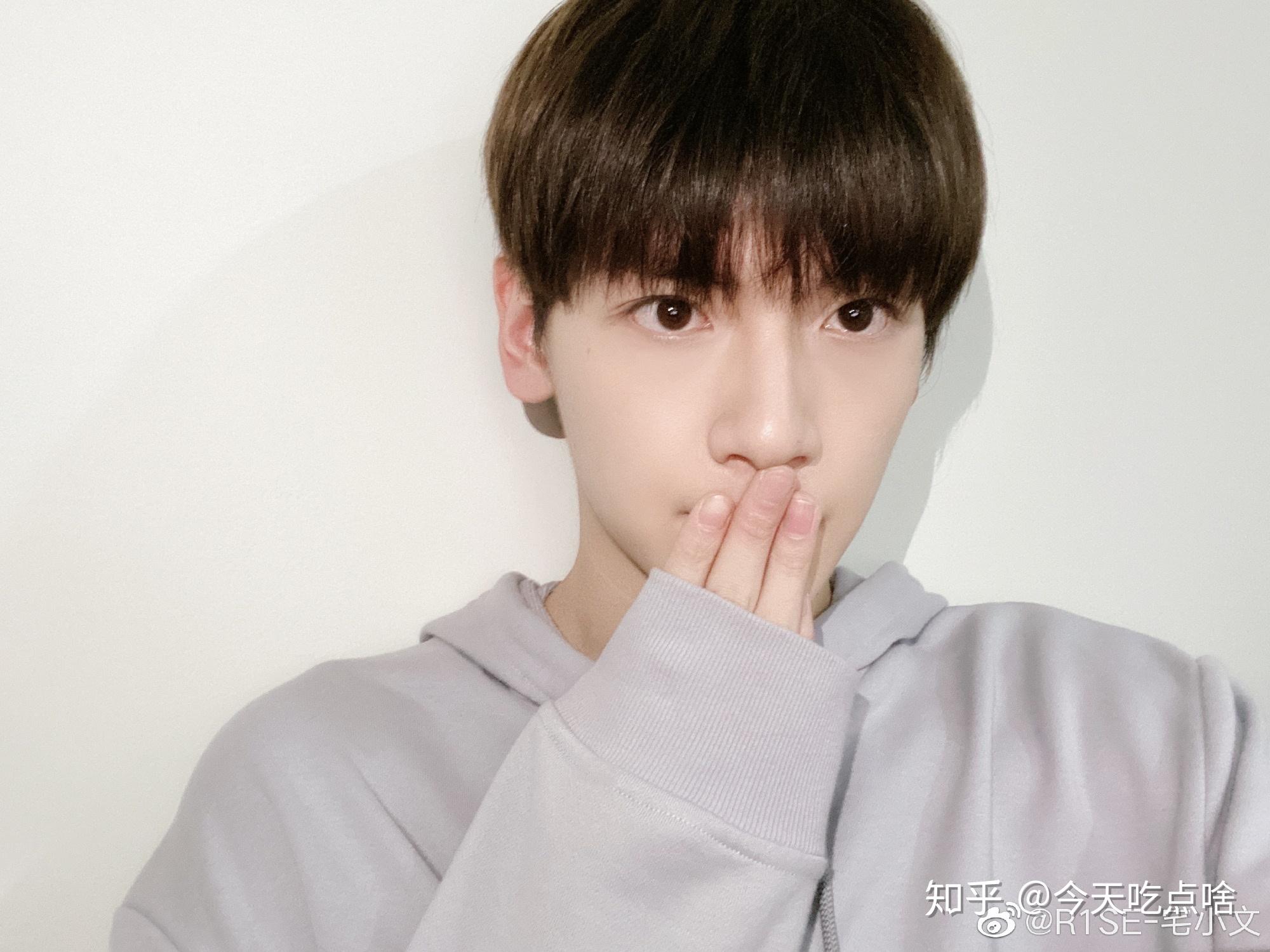 有没有人觉得翟潇闻在模仿郭子凡的路线