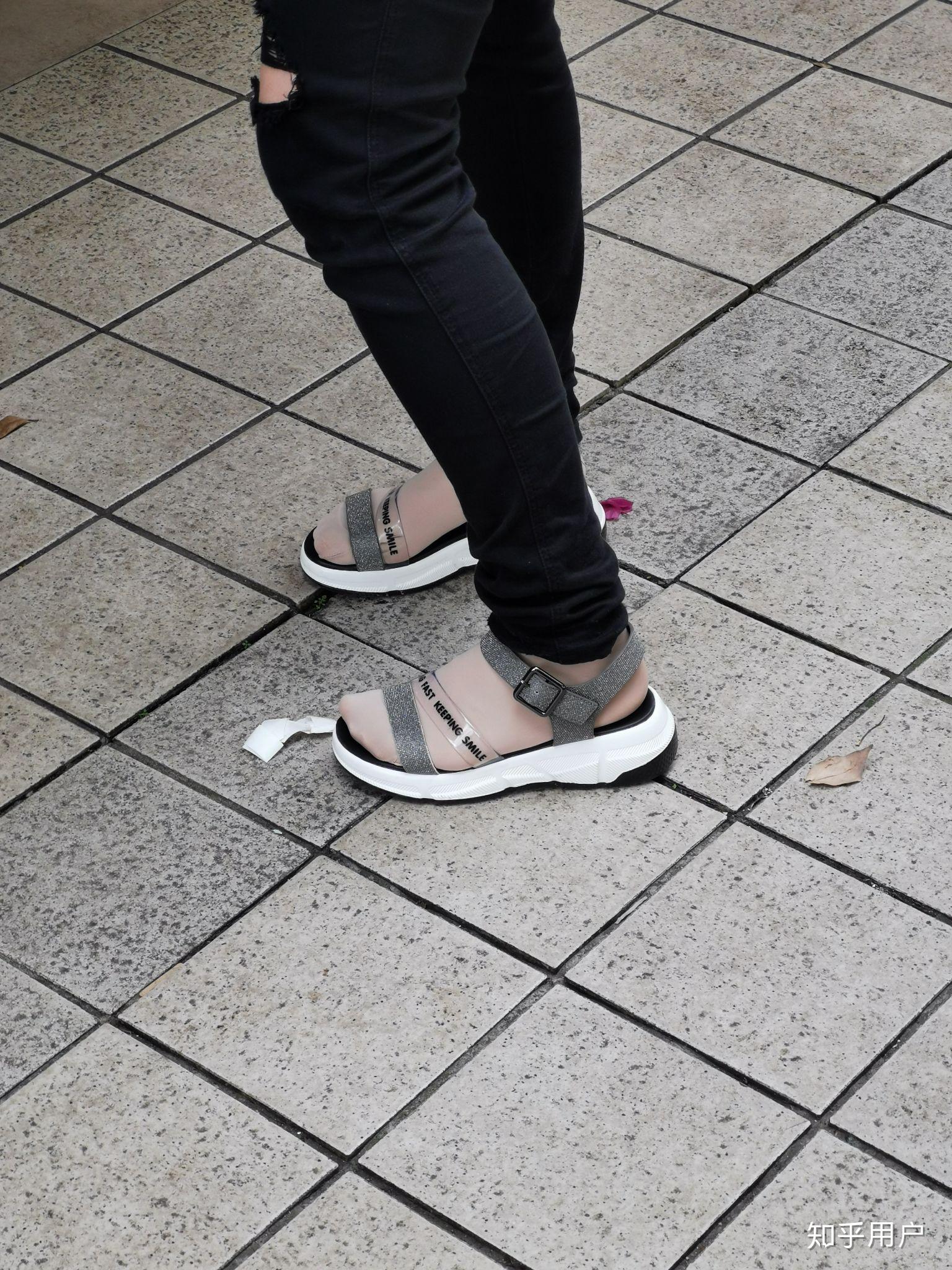 穿凉鞋适合配什么样的袜子