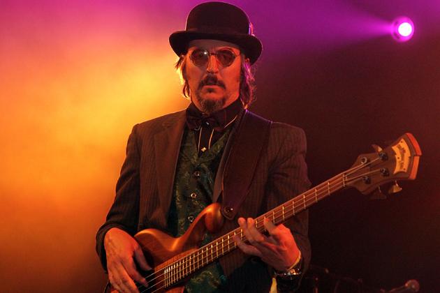 有哪些乐队贝斯手是主唱? - 知乎