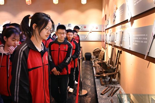 盂县二中开展"走进元吉老醋坊"研学活动