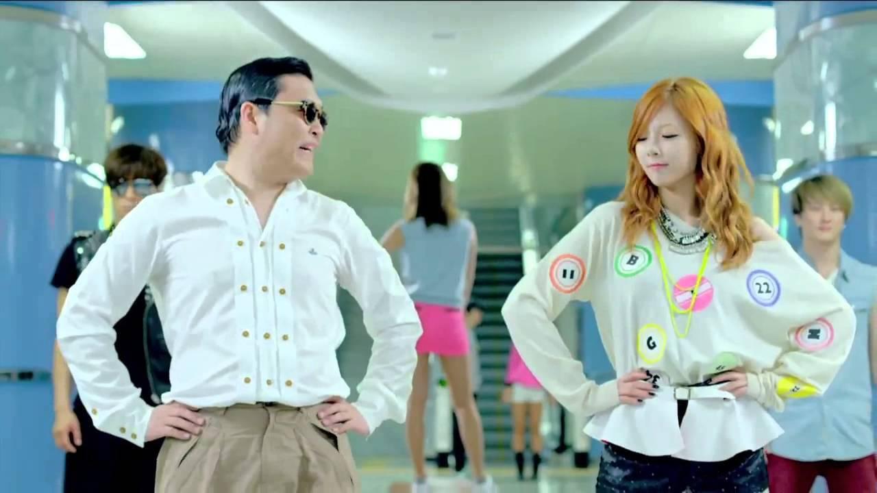 14 《江南 style》mv 中的 psy 与金泫雅