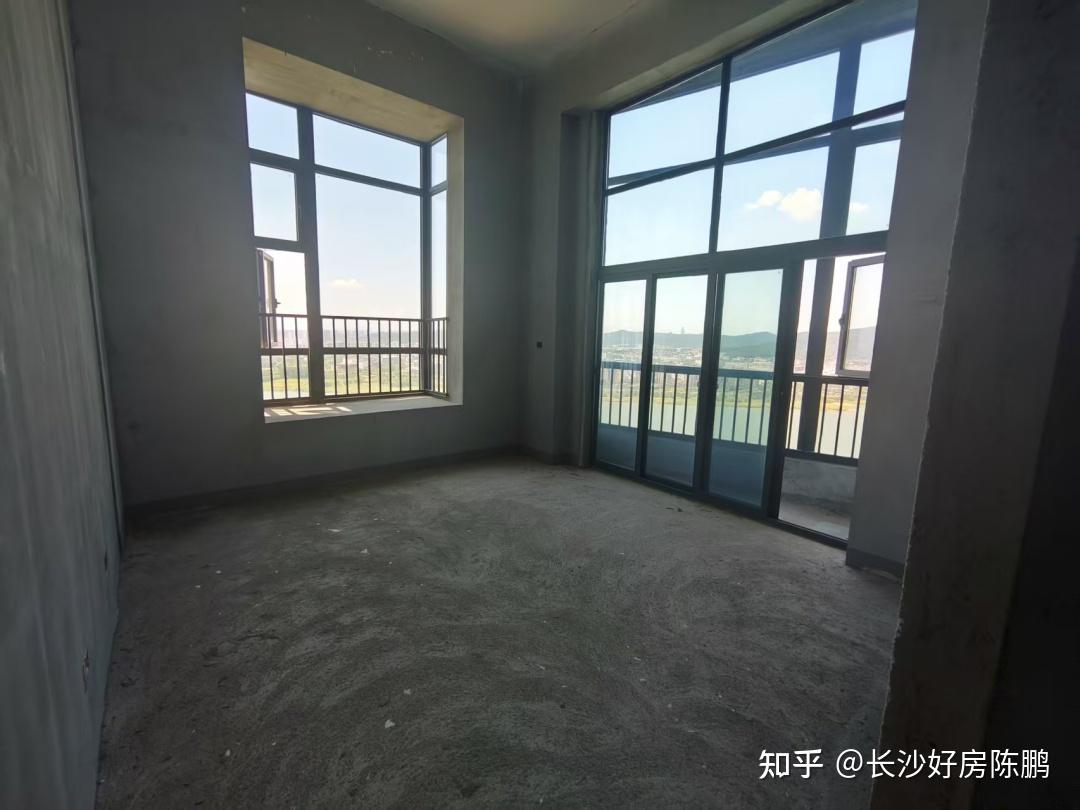 长沙市中心急卖：一线江景大平层，无敌景观340平340万 - 知乎