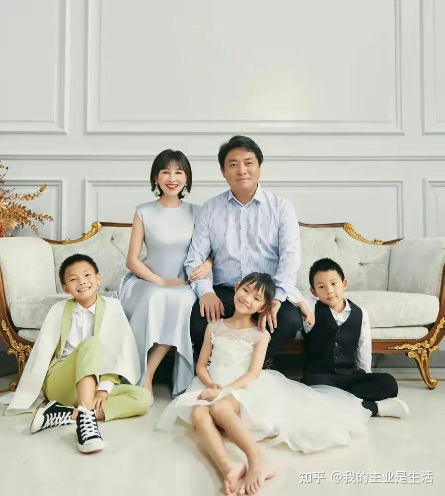 盘点一下生了三个及三个以上孩子的女明星!
