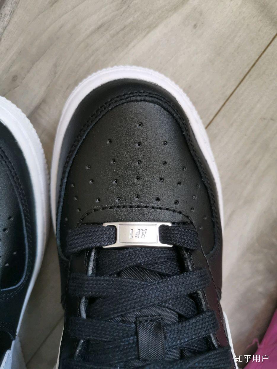 买了双aj穿过才发现鞋头有不一致现象挺明显的不对称该找店铺客服么