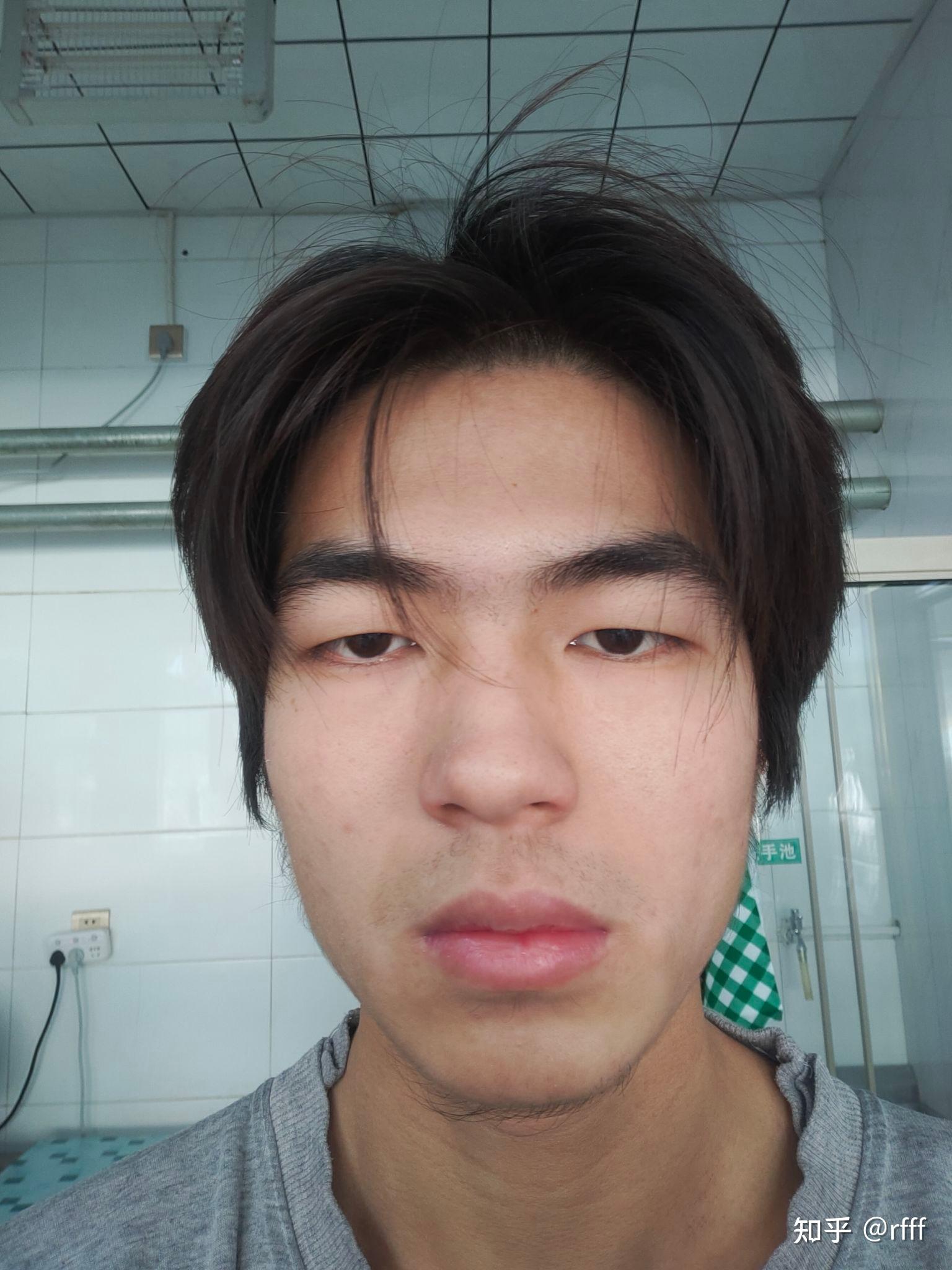 有没有长得丑的男生照片分享一下.我想知道什么样算丑 ?