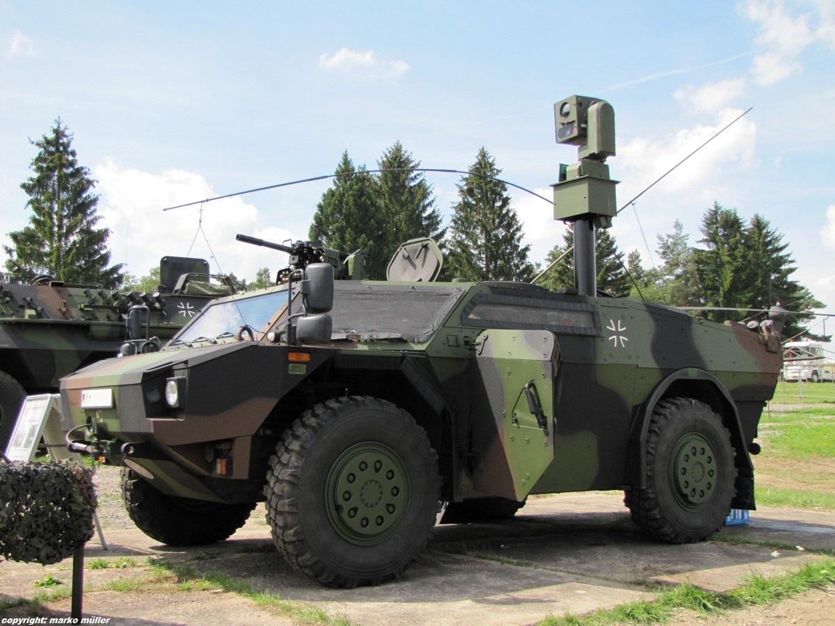 为什么波兰人会把轮胎放在brdm-2的炮塔上?