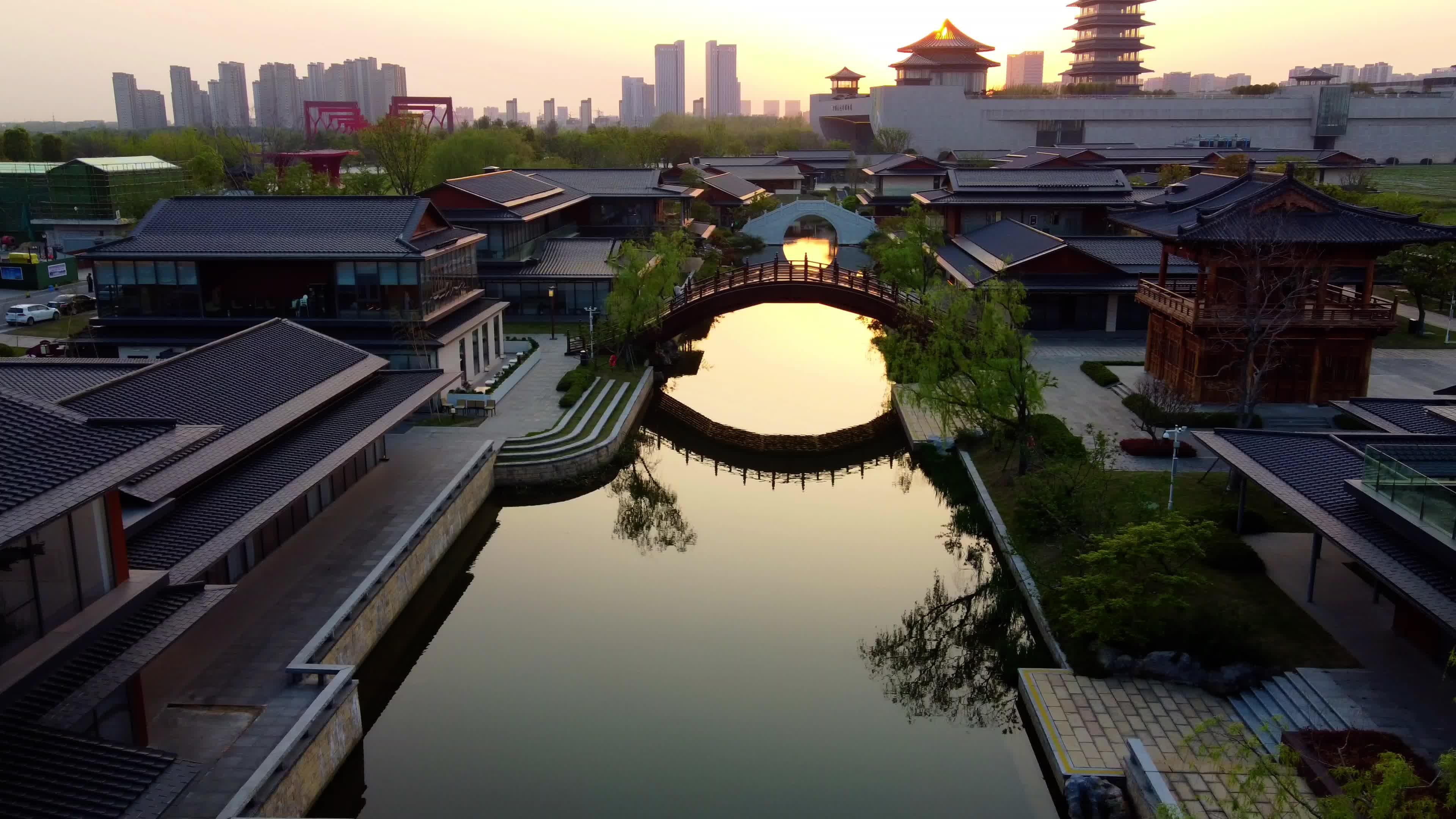 航拍扬州大运河非遗文化园,邂逅唐风建筑和运河三湾的完美融合