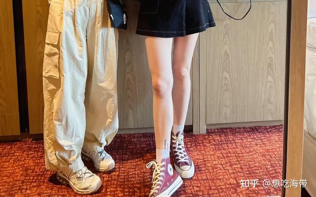 姐妹们你们穿帆布鞋穿袜子吗?