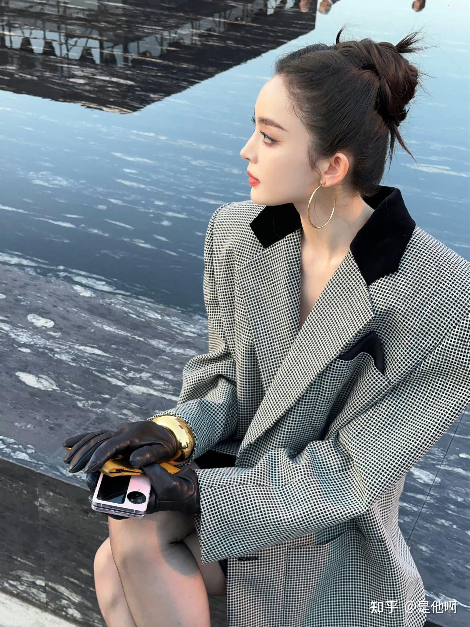 古力娜扎巴黎时装周该造型有哪些亮点