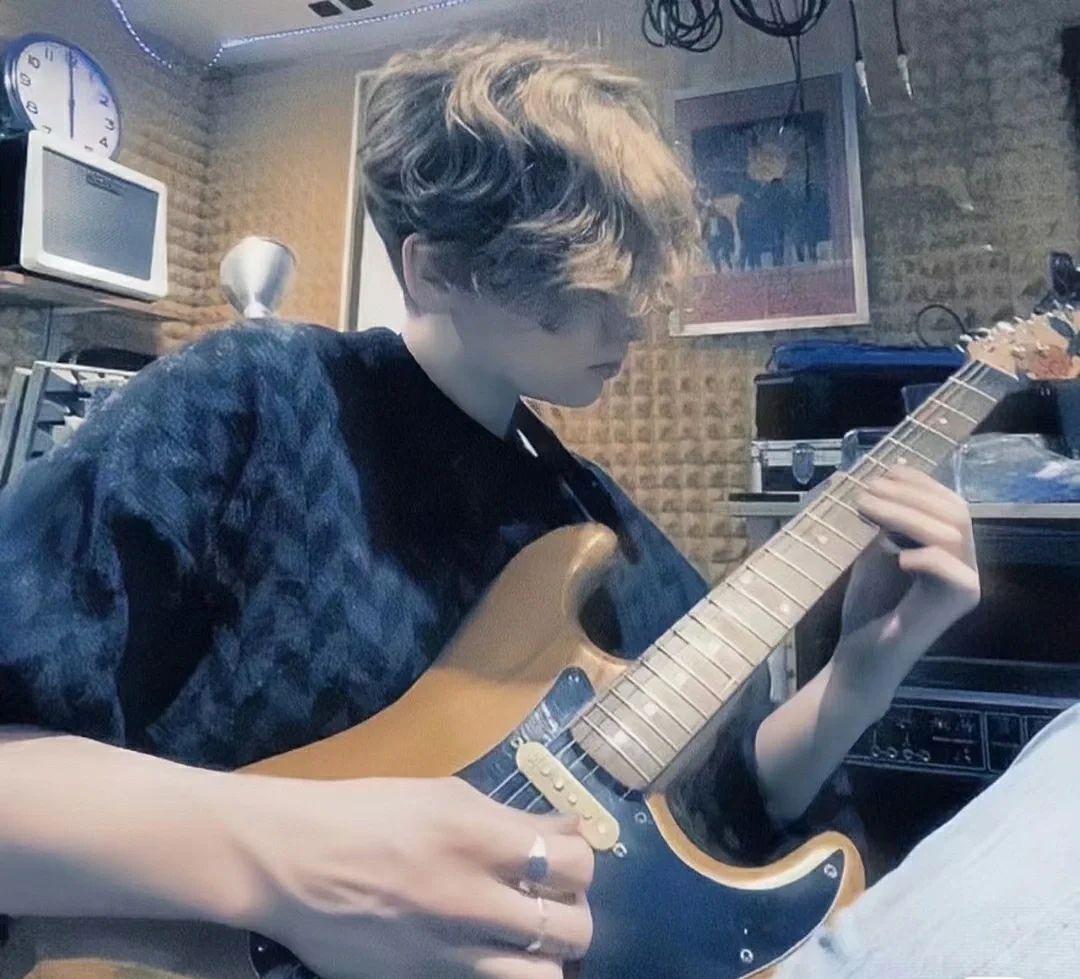 我跟我男朋友都喜欢弹吉他,一直找不到吉他情头.[泪目]? - 知乎