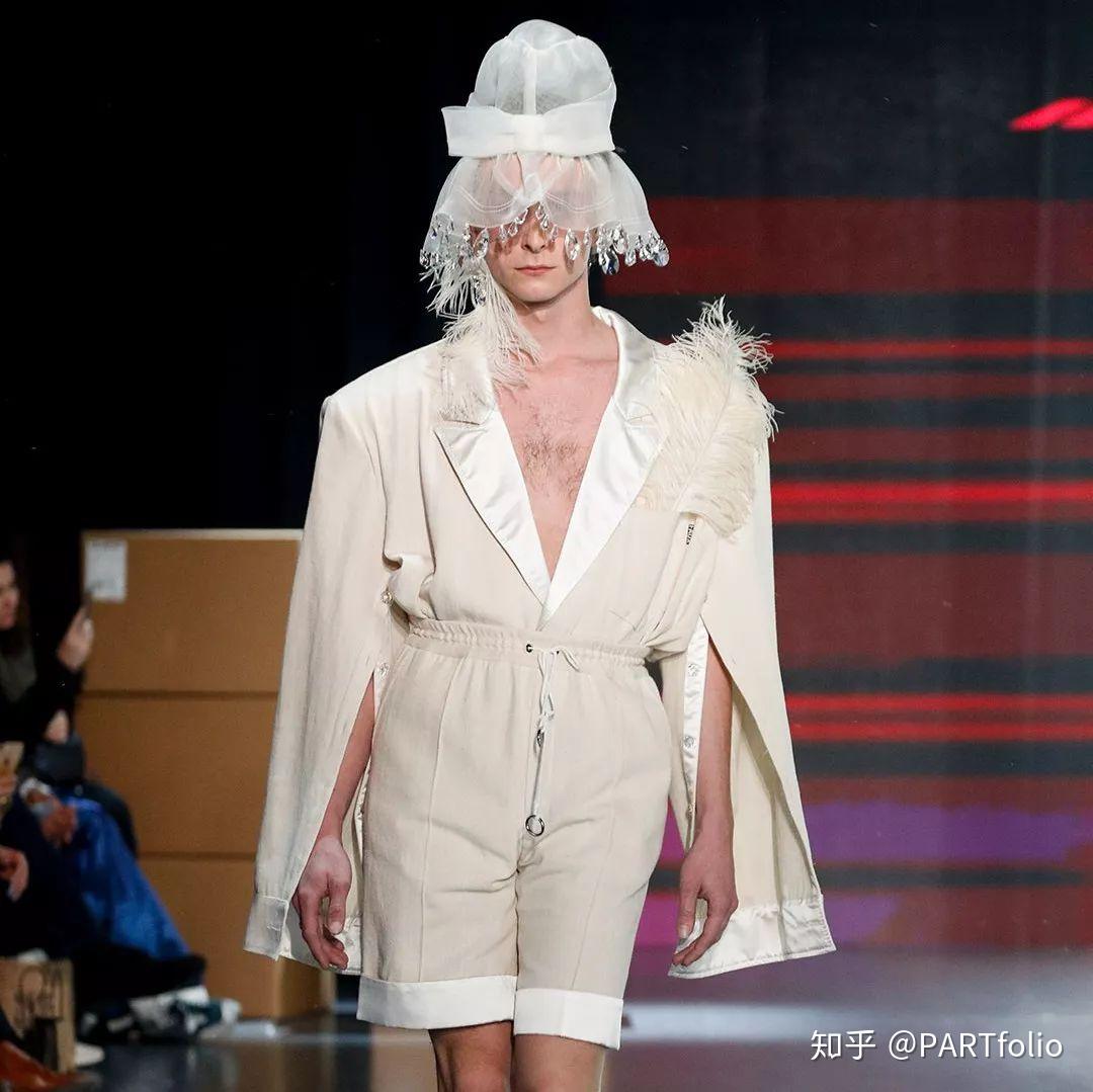 解构与恶搞有什么区别？