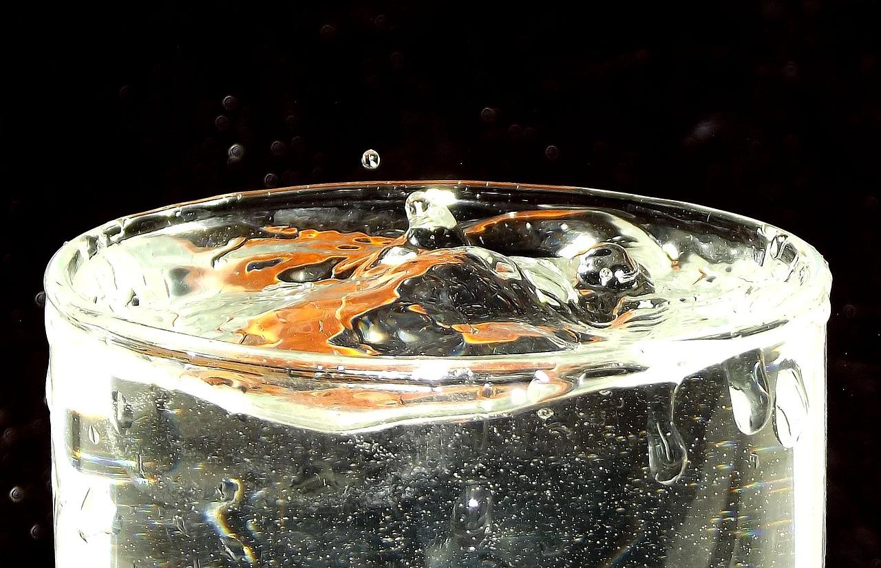 玻璃杯上的字怎么去除